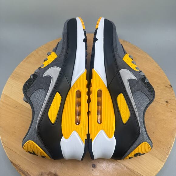 Nike Air Max 90 Men's Size 16 Shoes University Gold Cool Grey DM0029-008 NEW - Picture 6 of 9